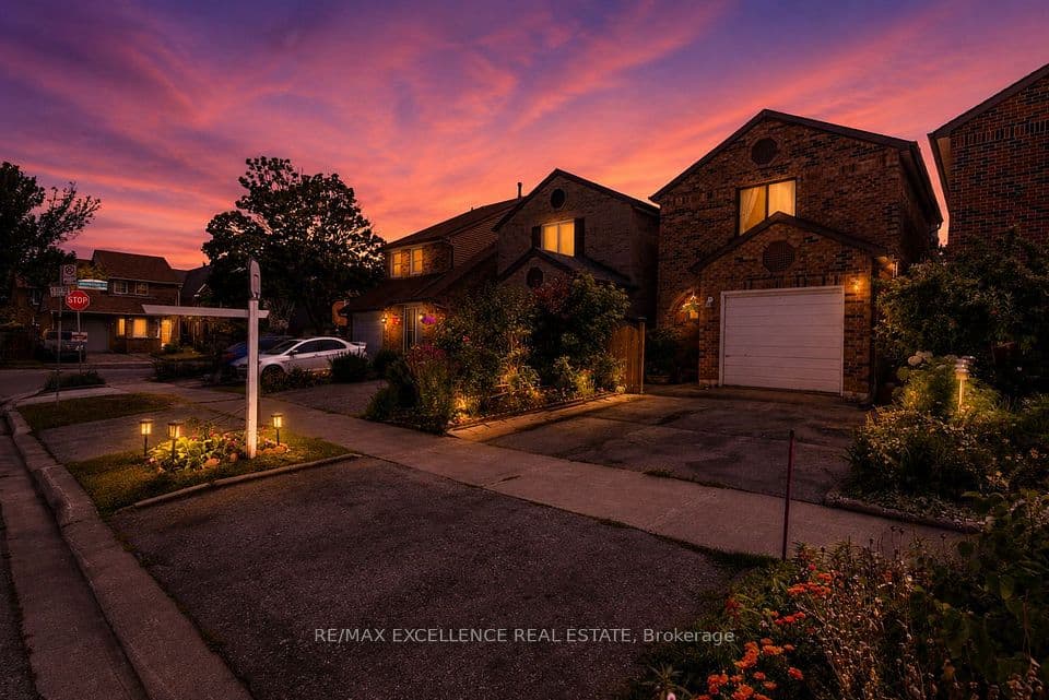 91 Woolenscote Circle, Toronto, ON M9V 4R6 – photo 2