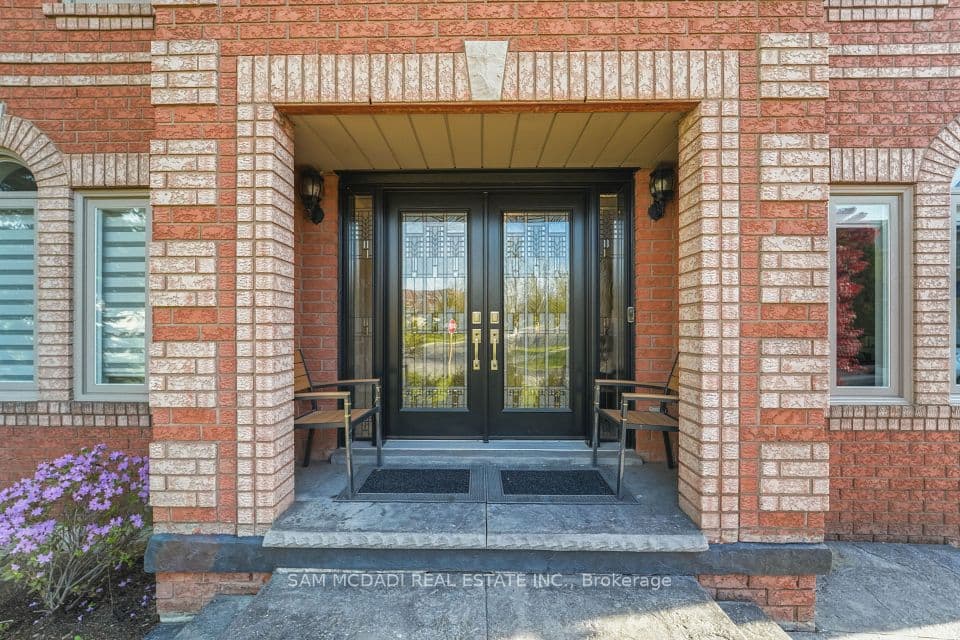3605 Trelawny Circle, Mississauga, ON L5N 6N8 – photo 2