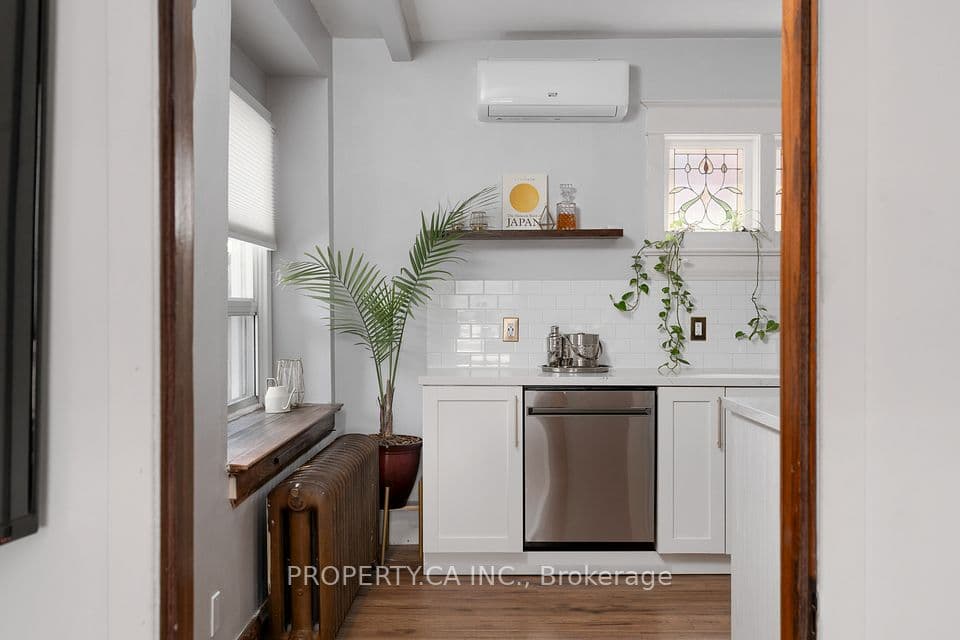 9 Fairview Avenue, Toronto, ON M6P 3A2 – photo 3