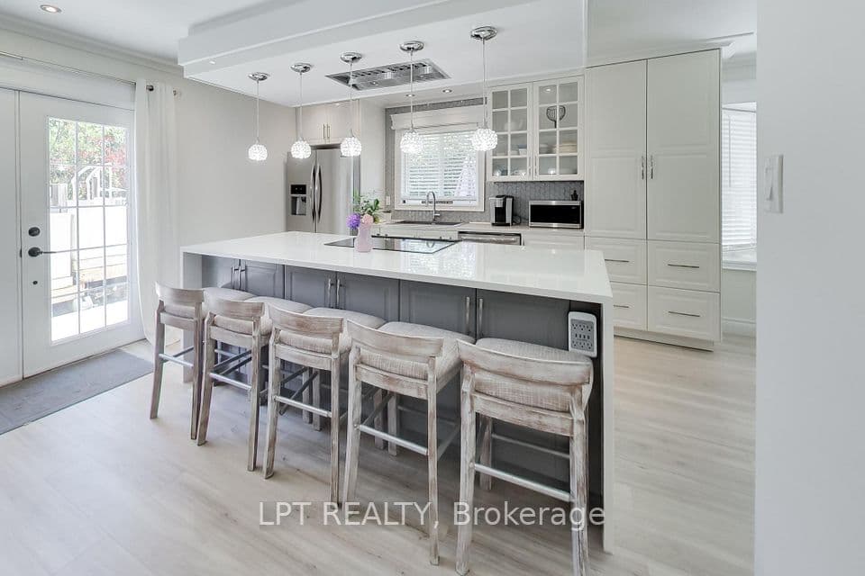 2482 Snowhill Court, Burlington, ON L7M 1Y3 – photo 2