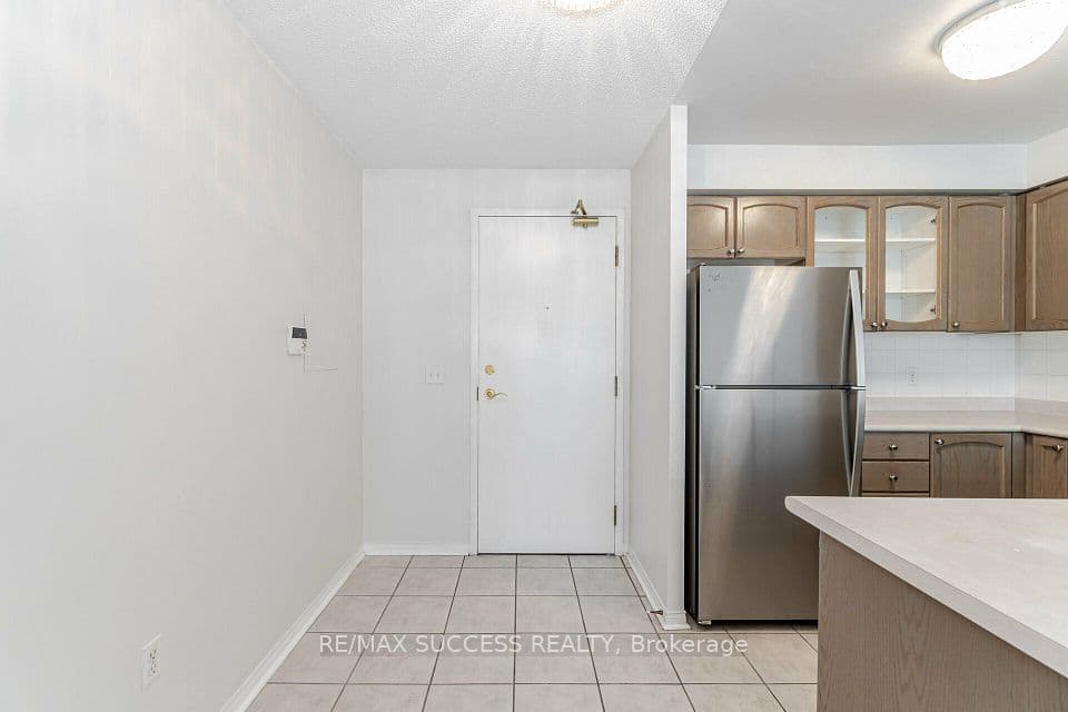 11 Michael Power Place PH14, Toronto, ON M9A 5G3 – photo 3