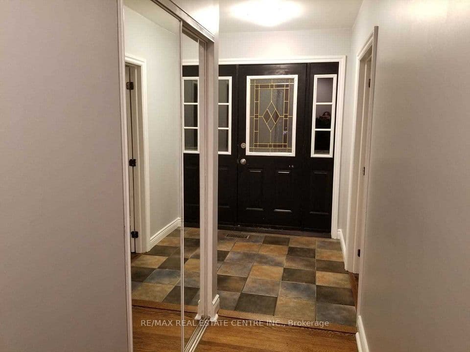 363 Duncombe Drive, Burlington, ON L7L 4M2 – photo 2
