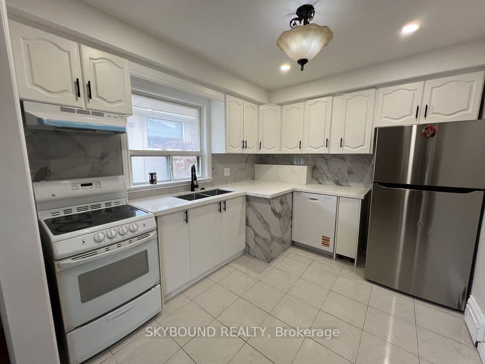 33 Bradstock Road, Toronto, ON M9M 1M9 – main photo