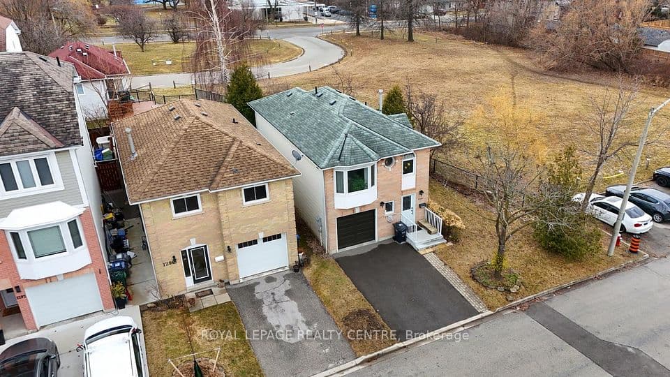 1296 Woodhill Court, Mississauga, ON L5E 3H1 – photo 3