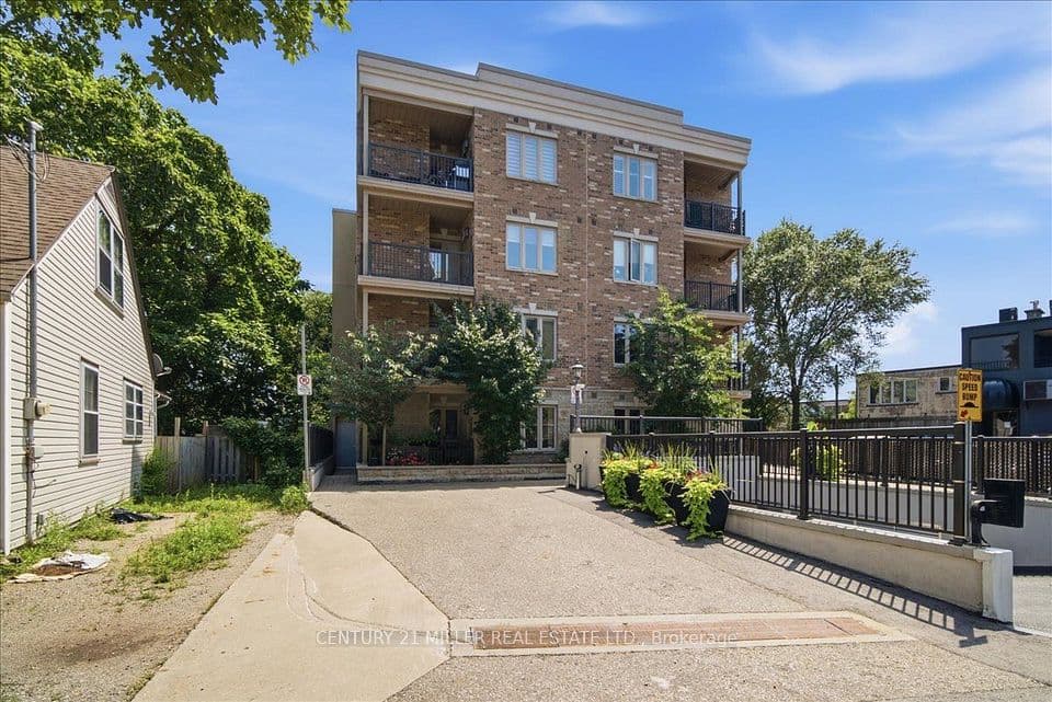 70 Stewart Street 102, Oakville, ON L6K 1X5 – main photo