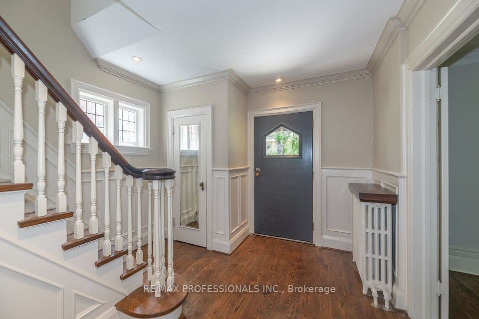 61 Grenview Boulevard N, Toronto, ON M8X 2K3 – photo 2
