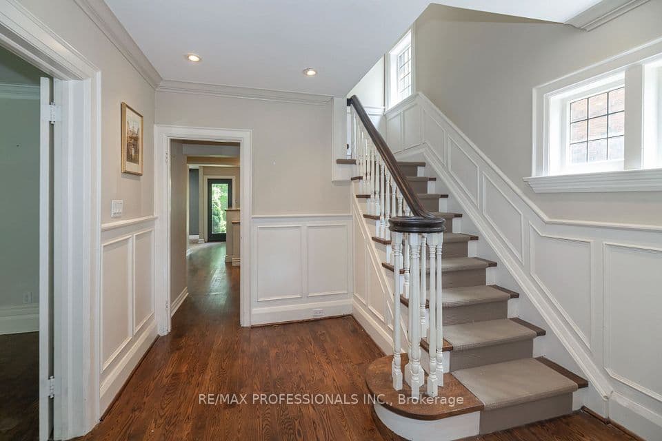 61 Grenview Boulevard N, Toronto, ON M8X 2K3 – photo 3