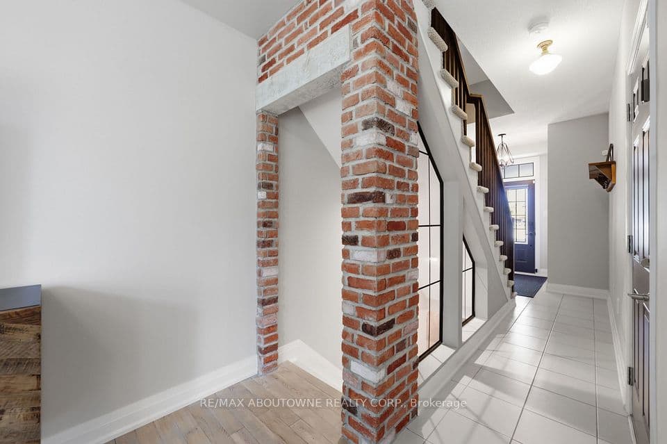1401 E Plains Road E 63, Burlington, ON L7R 0C2 – main photo
