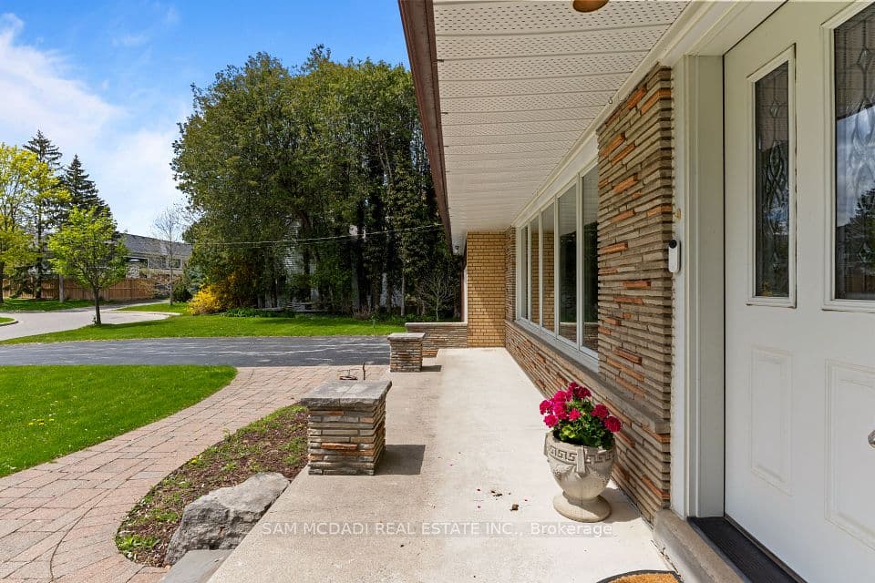 521 Vanessa Crescent, Mississauga, ON L5H 2N4 – photo 3