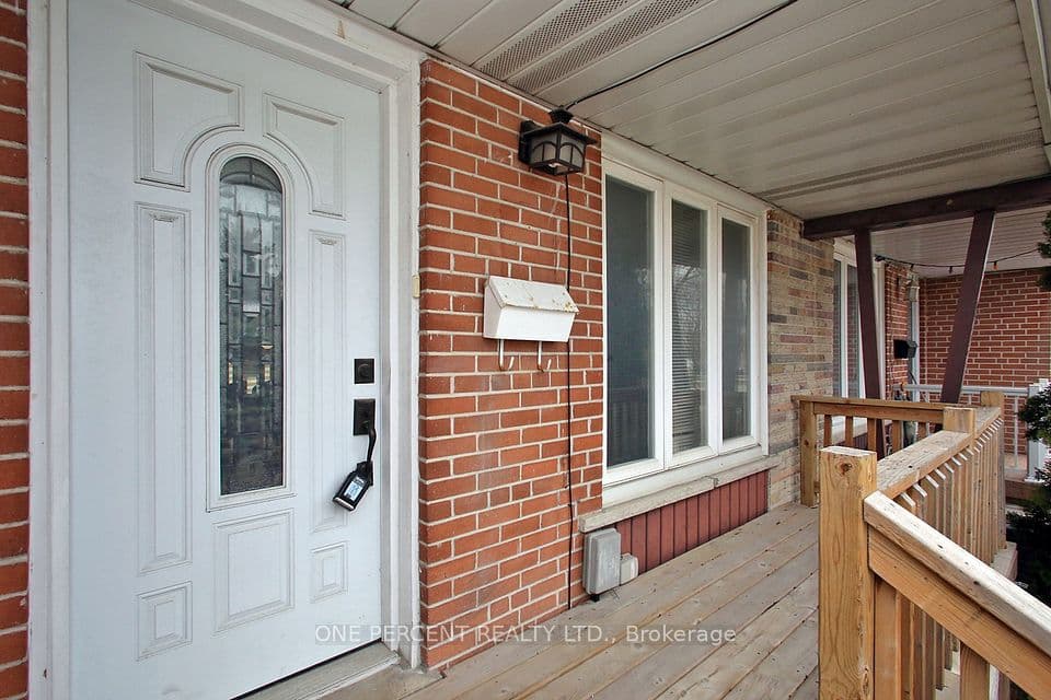 3074 Merritt Avenue, Mississauga, ON L4T 1P2 – photo 2