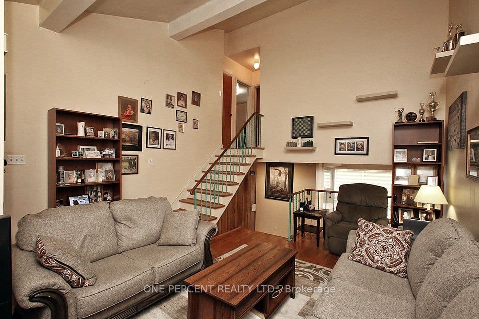 3074 Merritt Avenue, Mississauga, ON L4T 1P2 – photo 3