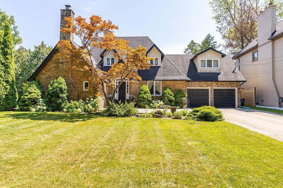 39 Yorkleigh Avenue, Toronto, ON M9P 1Y3 – main photo