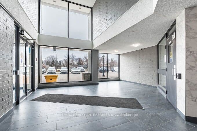 2001 Bonnymede Drive 119, Mississauga, ON L5J 4H8 – photo 3
