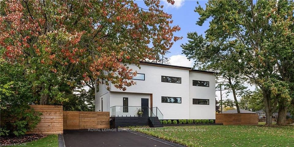 5427 ANTHONY Place, Burlington, ON L7L 3G9 – main photo