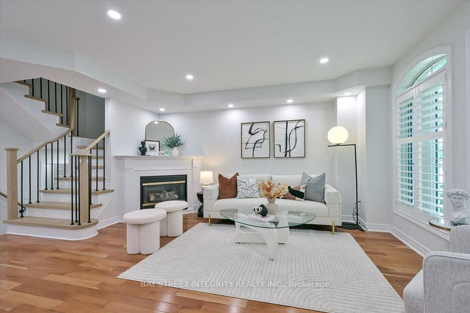 208 Georgian Drive, Oakville, ON L6H 6T8 – main photo