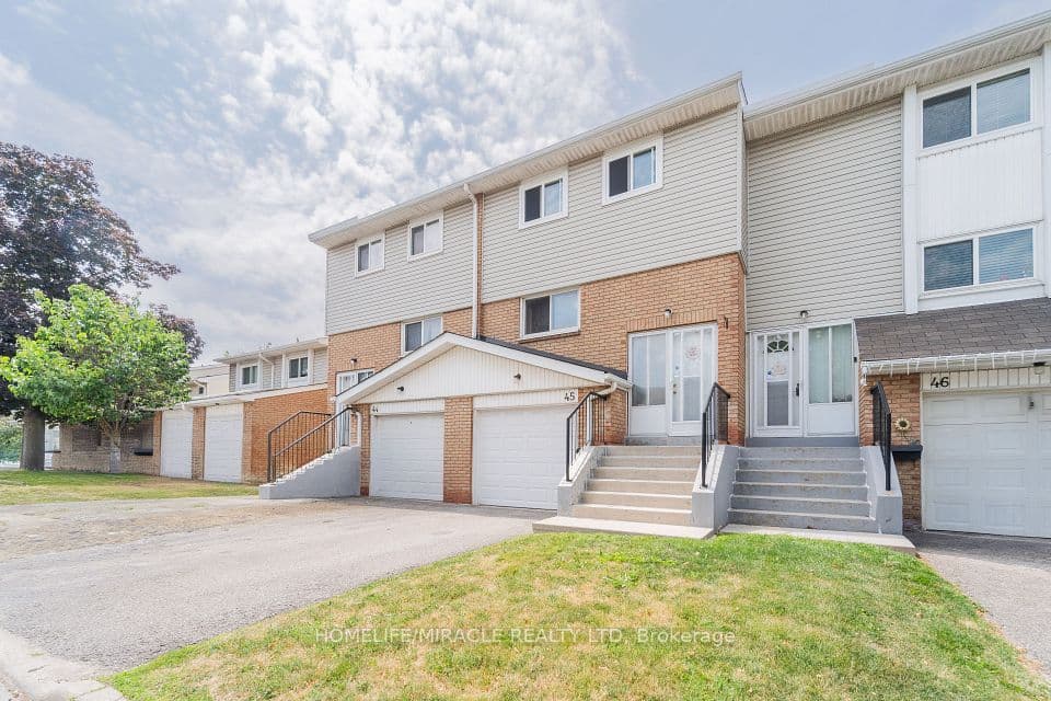 45 Lincoln Court, Brampton, ON L6T 3Z2 – main photo