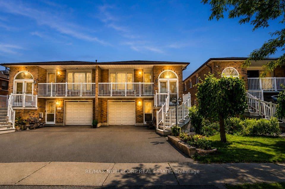 131 Yatescastle Drive, Toronto, ON M3L 2L4 – main photo