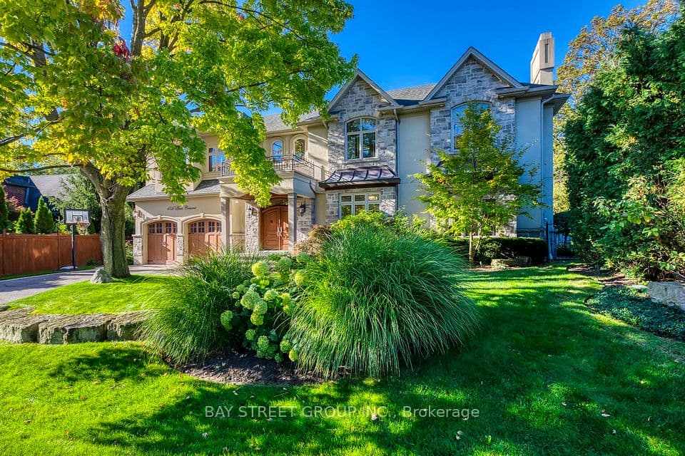 452 Avon Crescent, Oakville, ON L6J 2T3 – photo 2