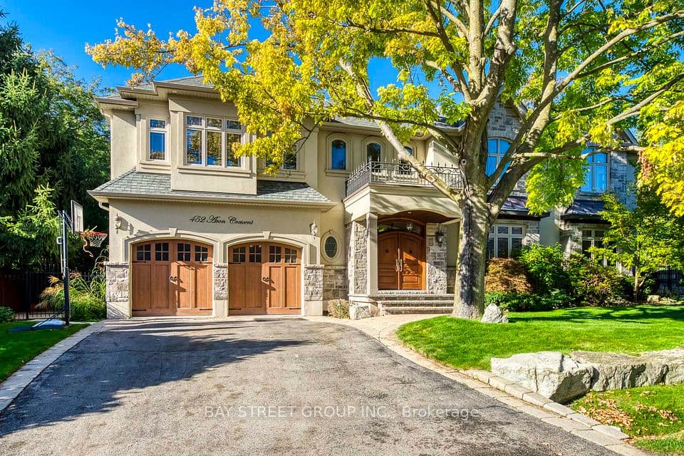 452 Avon Crescent, Oakville, ON L6J 2T3 – main photo