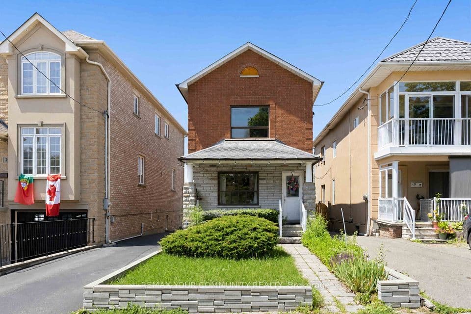 32 Kirknewton Road, Toronto, ON M6E 3Y1 – main photo