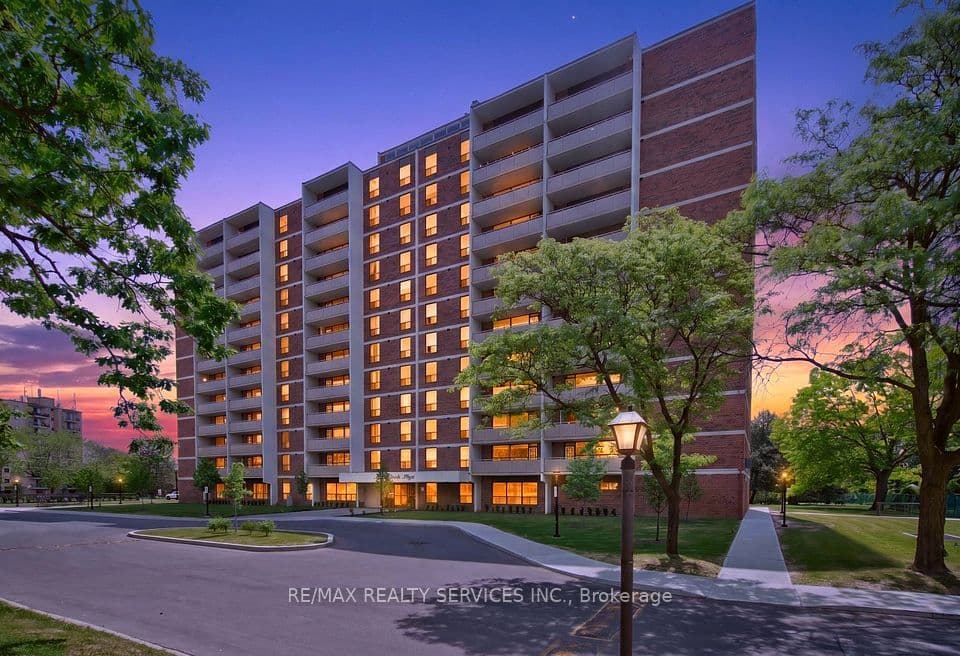 3120 Kirwin Avenue 210, Mississauga, ON L5A 3R2 – main photo