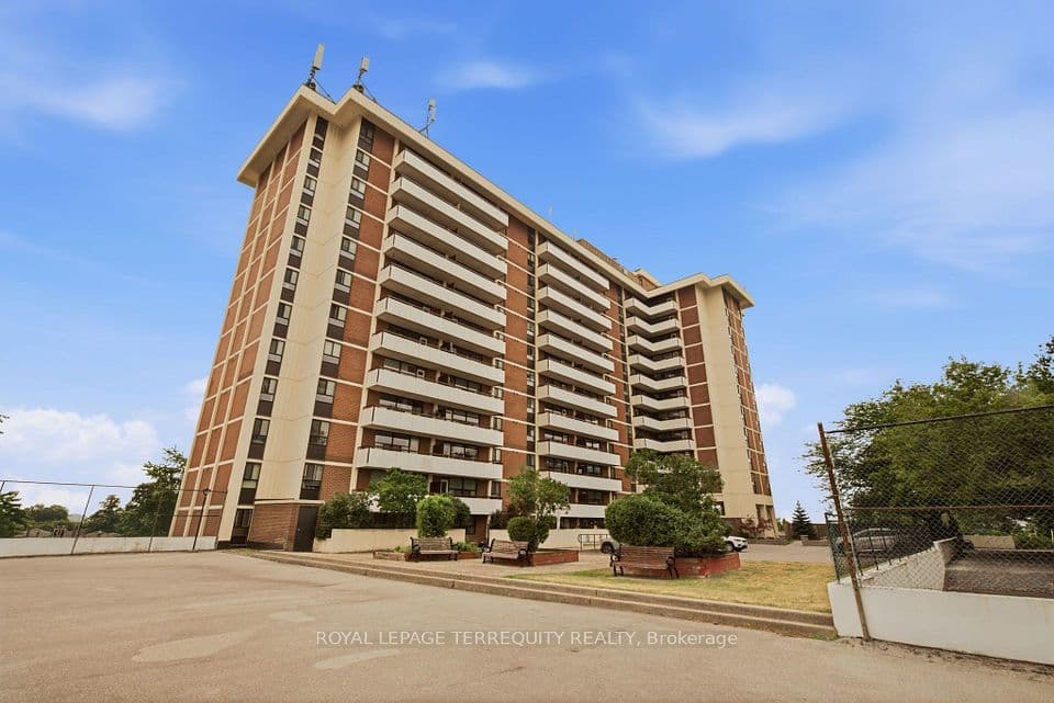 541 Blackthorn Avenue 808, Toronto, ON M6M 5A6 – photo 2