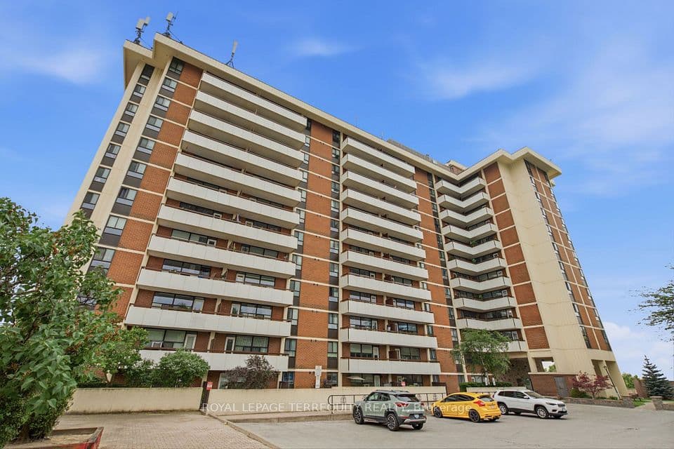 541 Blackthorn Avenue 808, Toronto, ON M6M 5A6 – main photo