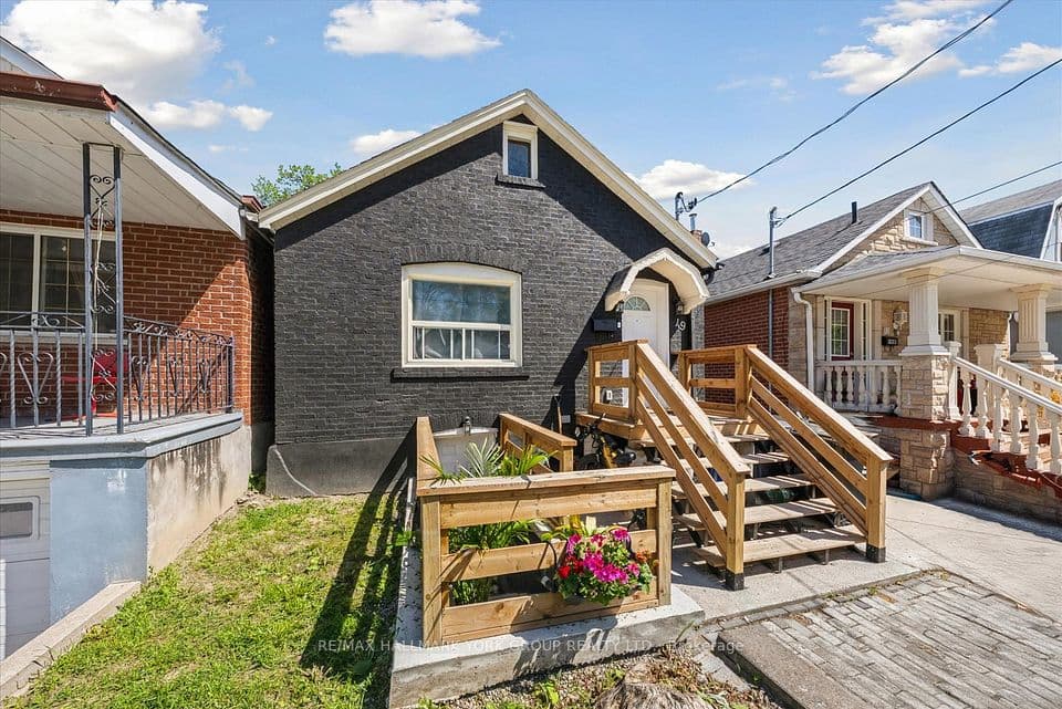 49 Cordella Avenue, Toronto, ON M6N 2J7 – main photo