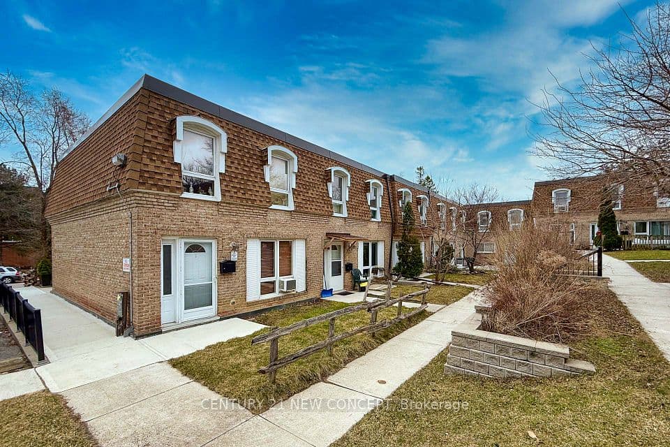 1310 Gulleden Drive 13, Mississauga, ON L4X 1Y9 – main photo