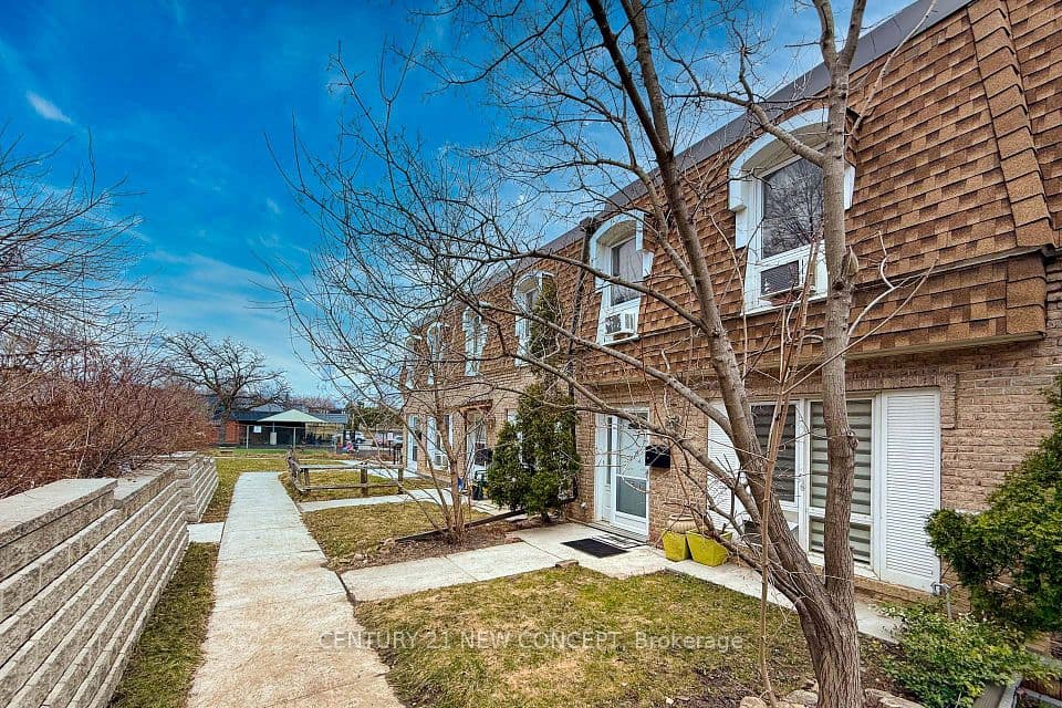 1310 Gulleden Drive 13, Mississauga, ON L4X 1Y9 – photo 2