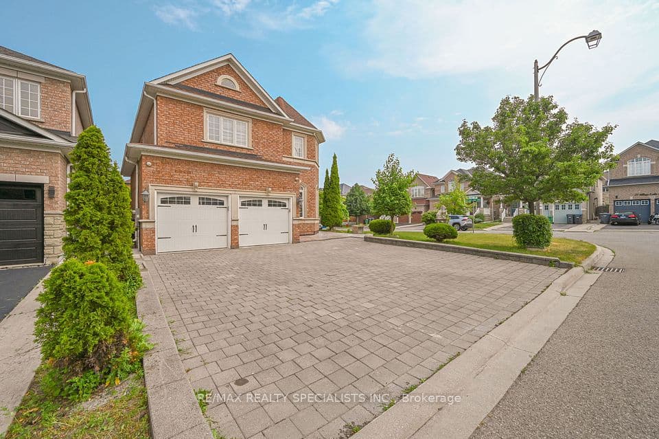 72 Village Lake Crescent, Brampton, ON L6S 6K1 – photo 3