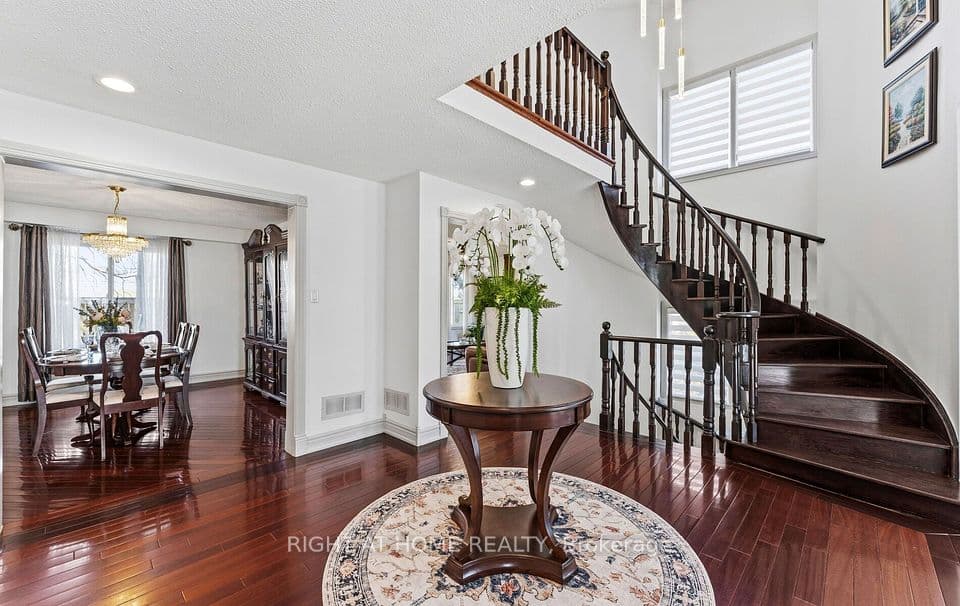 1665 Asgard Drive, Mississauga, ON L5E 3G5 – photo 3