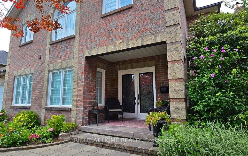 1665 Asgard Drive, Mississauga, ON L5E 3G5 – photo 2