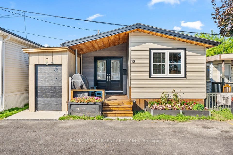 3233 DERRY Road E 19, Mississauga, ON L4T 1A8 – main photo