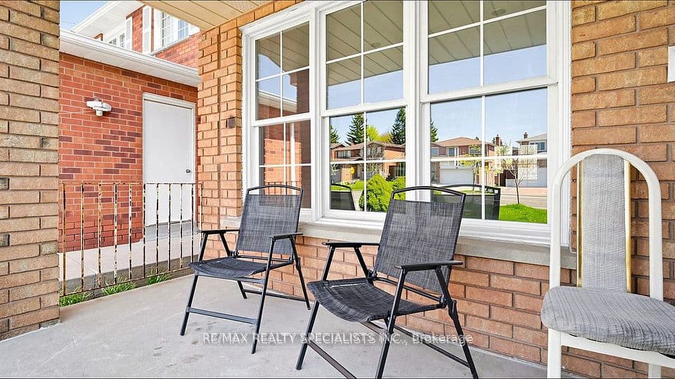 59 Sunforest Drive, Brampton, ON L6Z 2W7 – photo 3