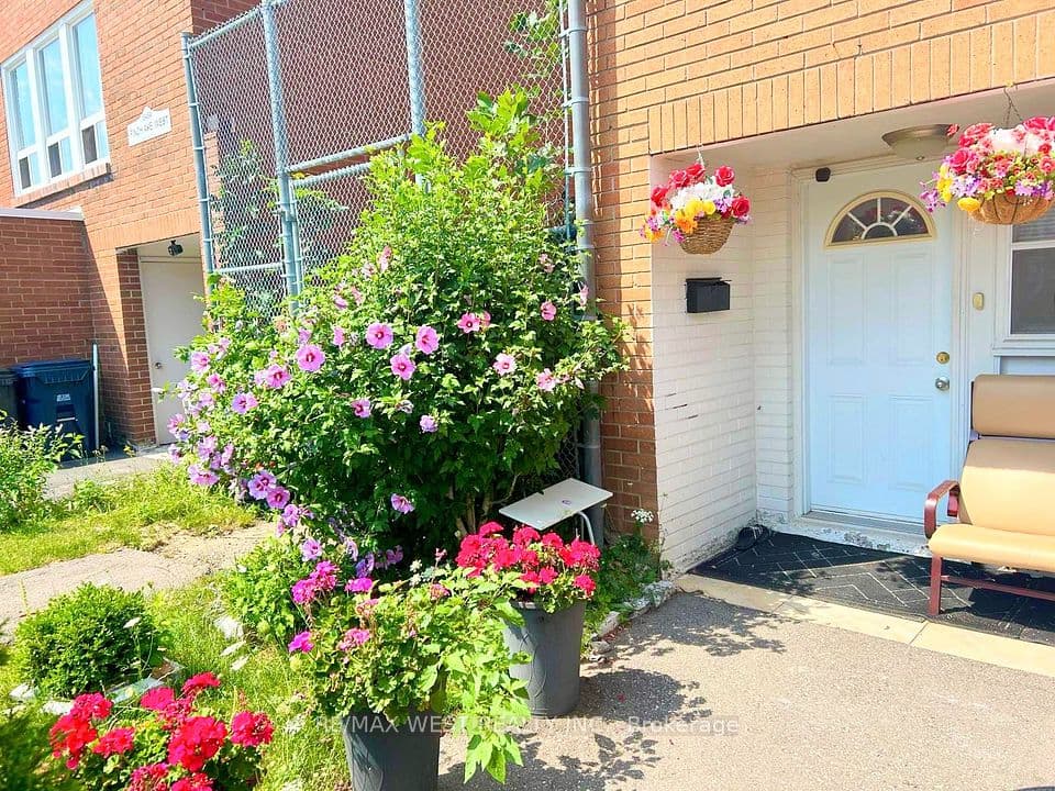 6458 Finch Avenue W 134, Toronto, ON M9V 1T4 – photo 2