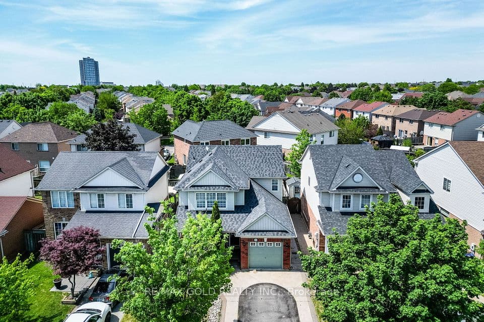 34 Worthington Avenue, Brampton, ON L7A 1M9 – photo 3