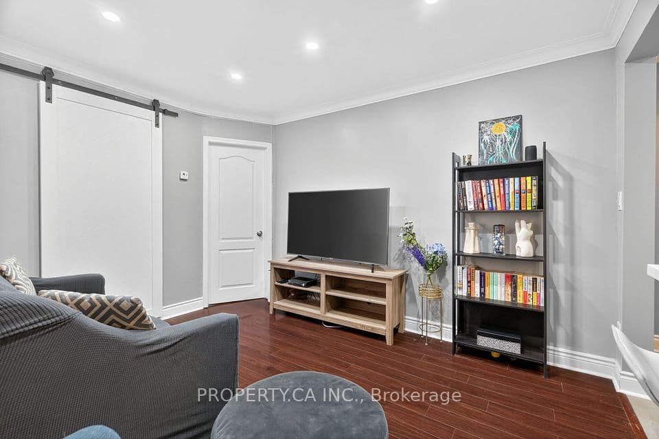 358 McRoberts Avenue, Toronto, ON M6E 4P9 – photo 3