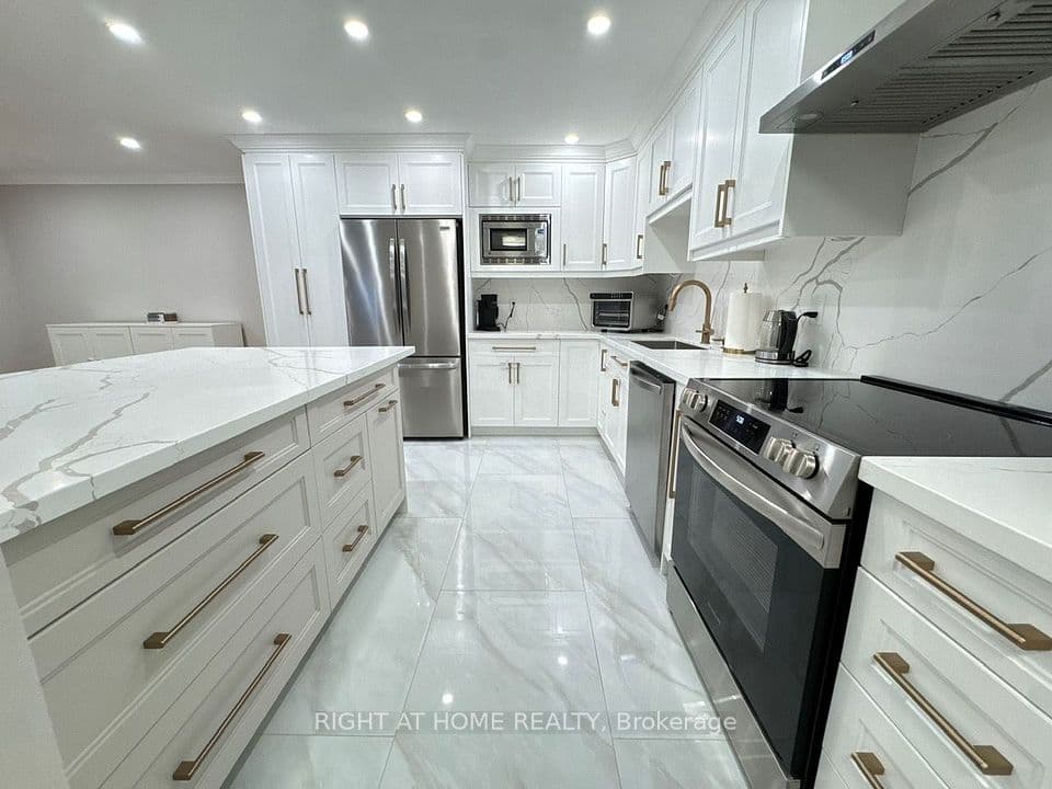 716 The West Mall 1507, Toronto, ON M9C 4X6 – photo 2