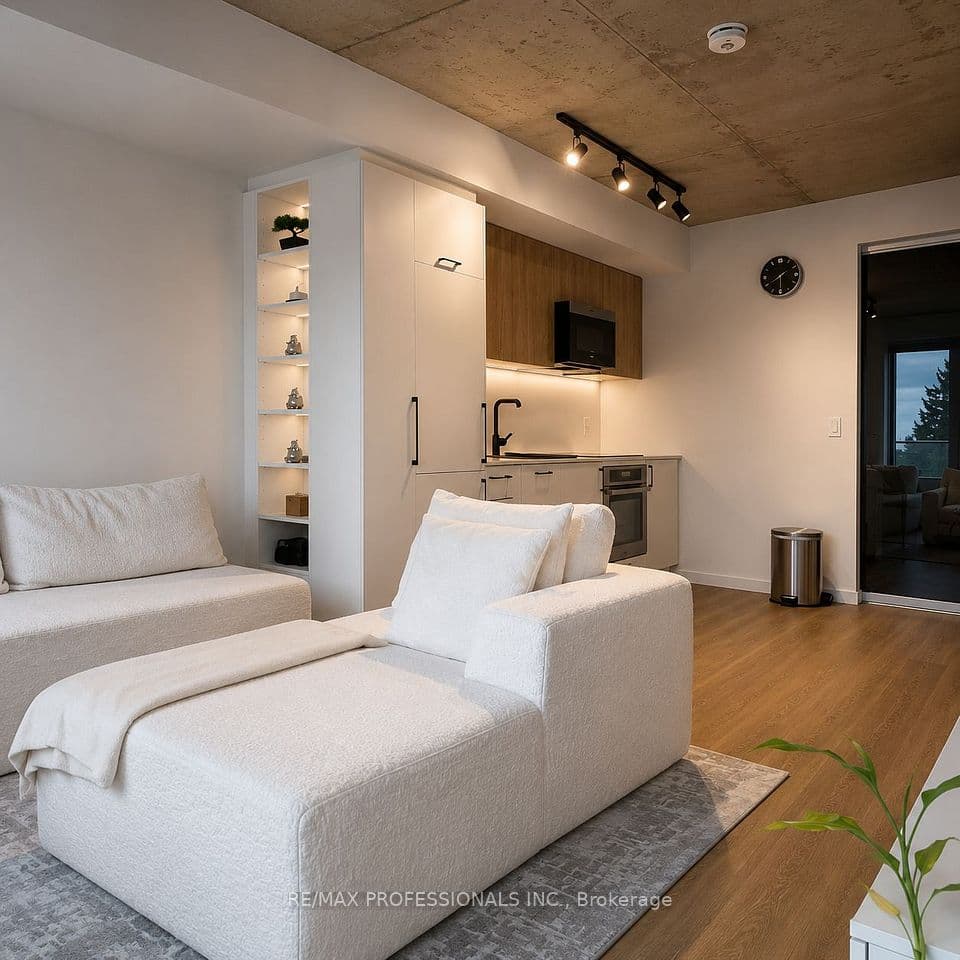 689 The Queensway Street 301, Toronto, ON M8Y 1L1 – photo 2