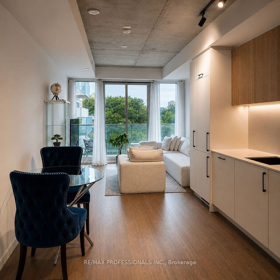 689 The Queensway Street 301, Toronto, ON M8Y 1L1 – photo 3