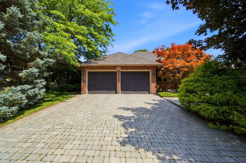 1090 Crofton Way, Burlington, ON L7P 4W8 – photo 2