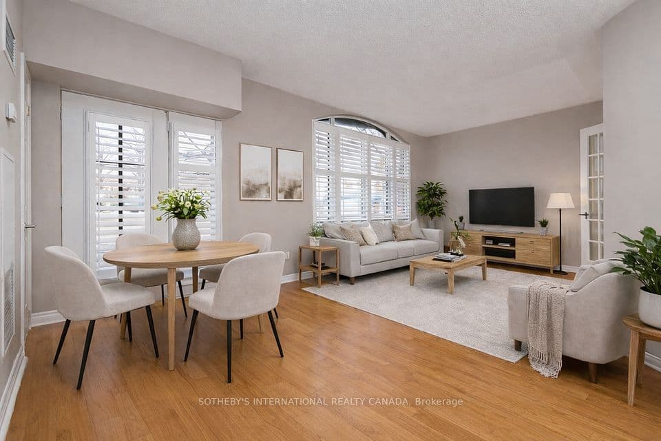 3085 Bloor Street W 108, Toronto, ON M8X 1C9 – main photo