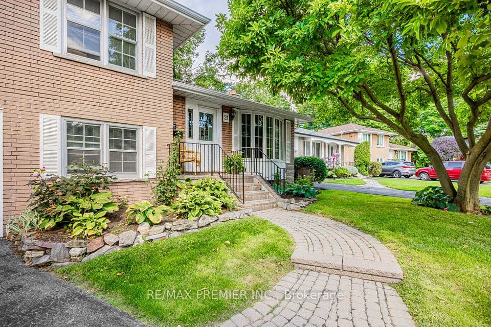 21 Halbadier Place, Toronto, ON M9B 2H4 – photo 2