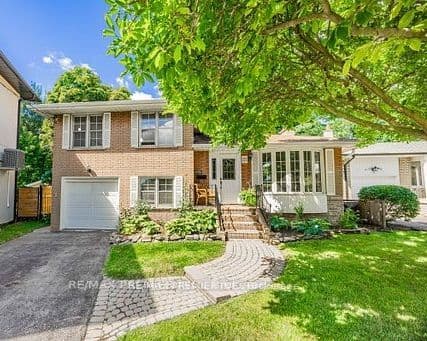 21 Halbadier Place, Toronto, ON M9B 2H4 – main photo