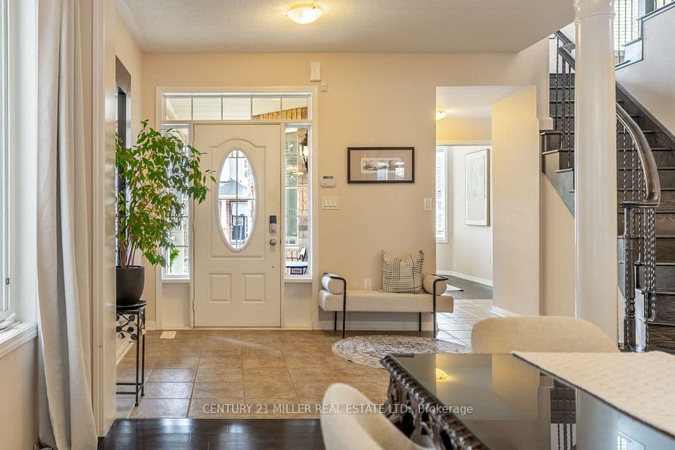468 Coombs Court, Milton, ON L9T 7N5 – photo 3