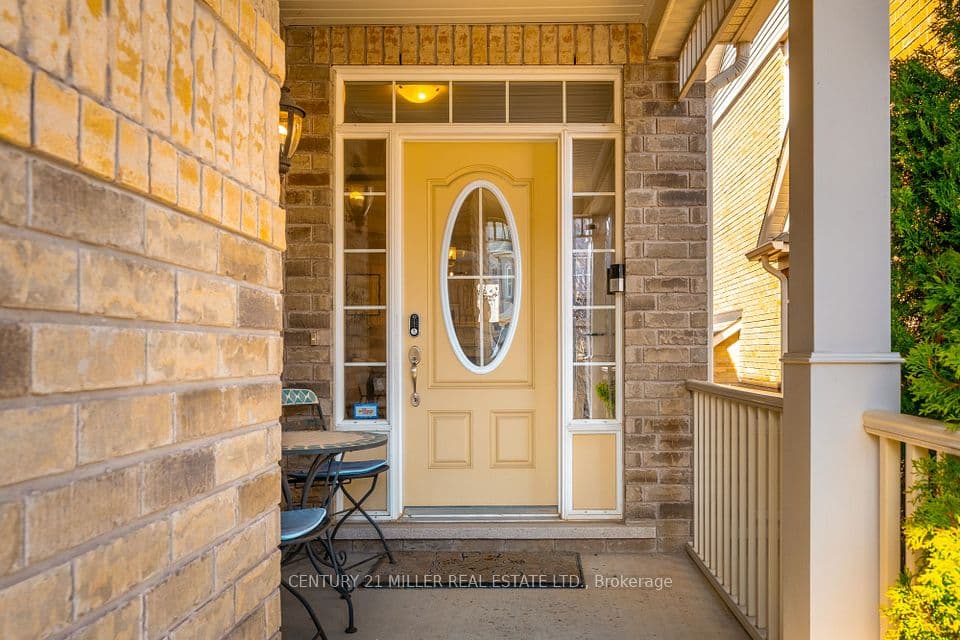 468 Coombs Court, Milton, ON L9T 7N5 – photo 2