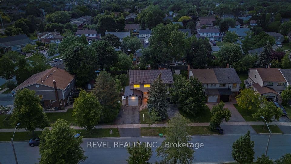 2996 Salerno Crescent, Mississauga, ON L5N 1T6 – photo 2
