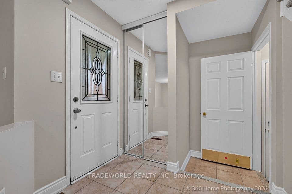 5968 Gant Crescent, Mississauga, ON L5V 2T6 – photo 3