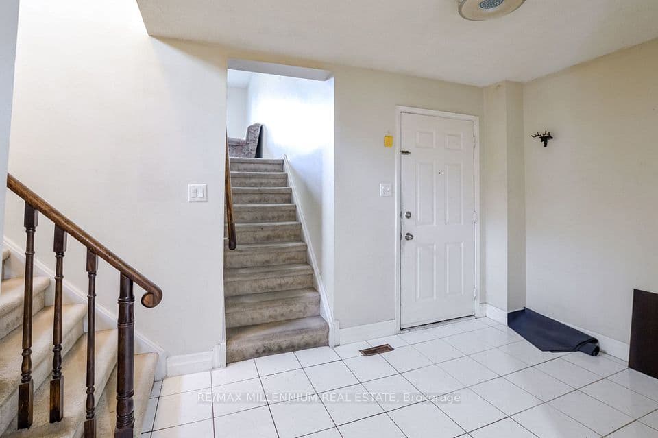 651 Shetani Place, Mississauga, ON L5B 2Z7 – photo 3